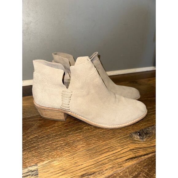 DOLCE VITA Beige Suede Ankle Boots Booties Shoes Size 8.5 - Picture 1 of 14